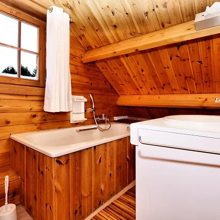 Quaint Chalet In With Hill View * סנט - הוברט