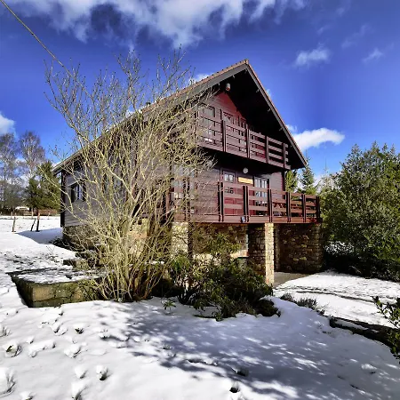 Quaint Chalet In With Hill View בקתה *