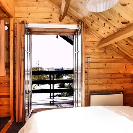Quaint Chalet In With Hill View *