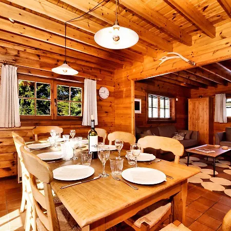 Quaint Chalet In With Hill View סנט - הוברט