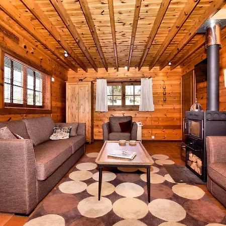 Quaint Chalet In With Hill View