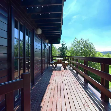 Quaint Chalet In With Hill View בקתה סנט - הוברט
